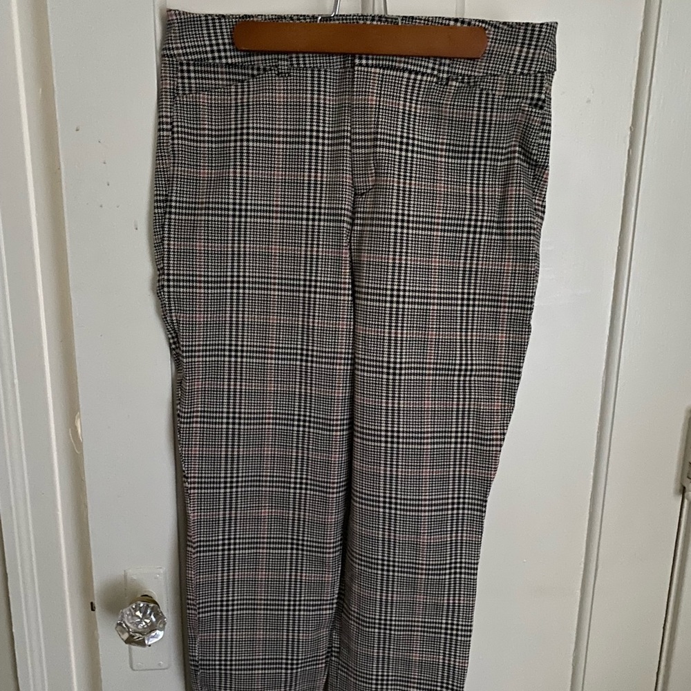 Old Navy Neutral Plaid High Waisted Patterned Pixie Ankle Pants. Size 10